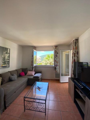 Aux ISSAMBRES Appartement dans résidence avec Piscine
